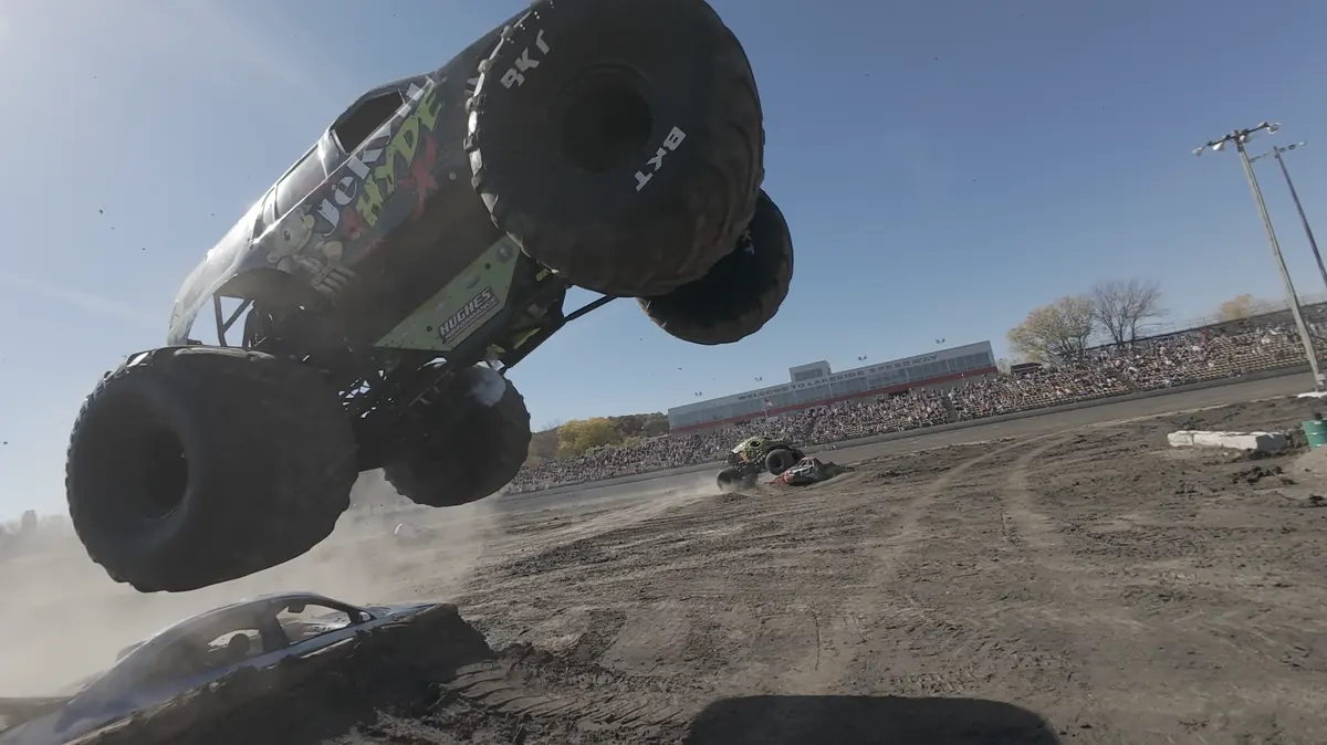 FPV — Monster Trucks on Track